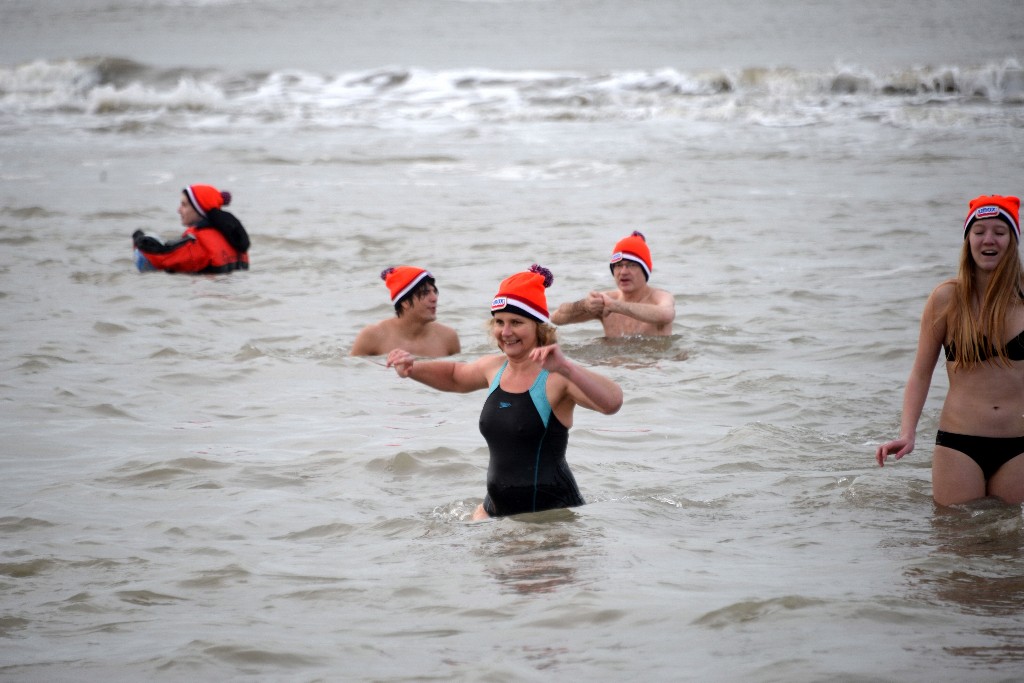 ../Images/Nieuwjaarsduik Nederzandt 2016 089.jpg